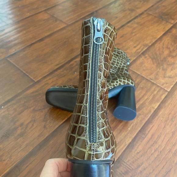 L’intervalle shiny croc heeled boot - Picture 6 of 6